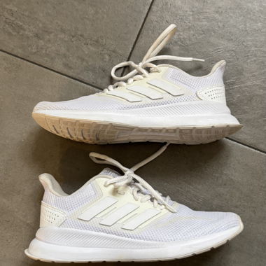 Weiße Adidas Sneaker