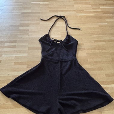 Schwarzer Neckholder-Jumpsuit