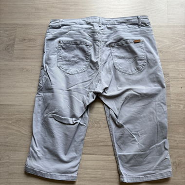 Pantalon Capri gris