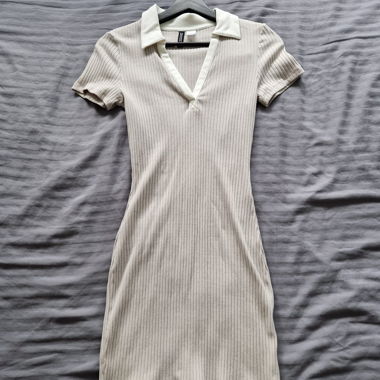Beiger Ripp-Polo-Kleid