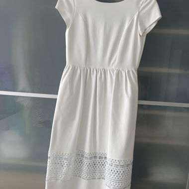 Robe blanche avec fermeture éclair