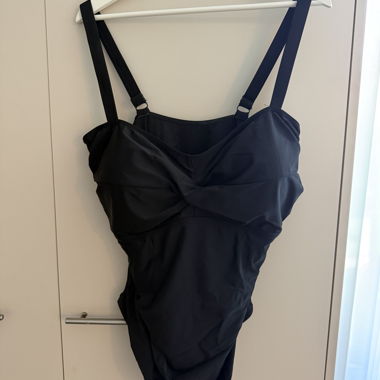 Costume da bagno nero
