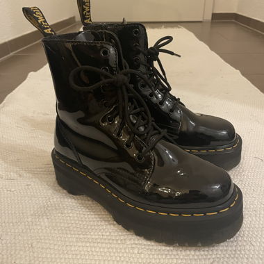 Dr. Martens platform boots like new