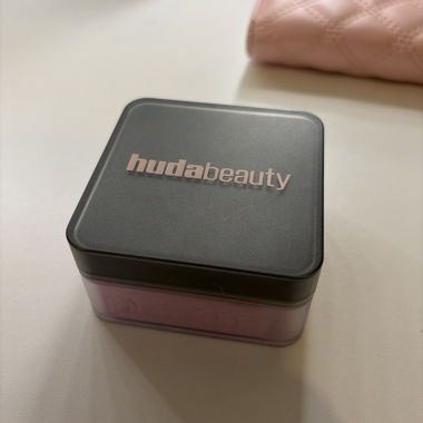 Boîte à poudre Huda Beauty