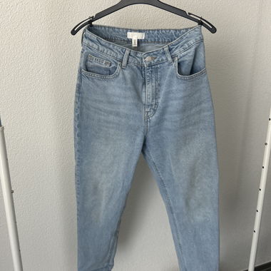 Hellblaue Mom-Jeans