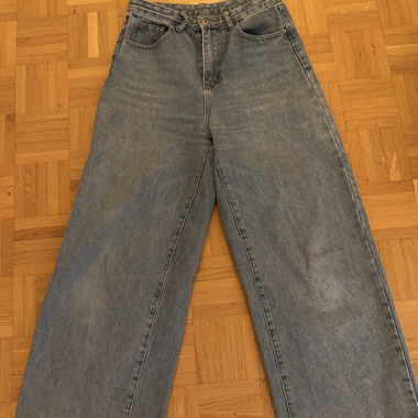 Jeans larghi in denim azzurro chiaro