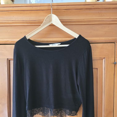 Schwarzes Crop Top mit spitzen 