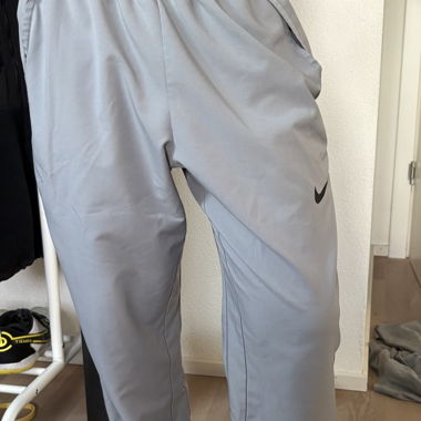 Pantaloni da allenamento Nike grigi