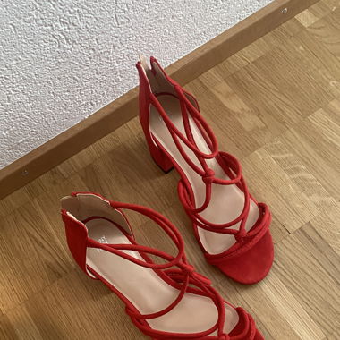 Sandali rossi con tacco a blocco
