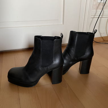 Schwarze Stiefeletten High Heels