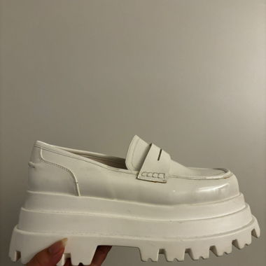 White and chunky chelsea shoes