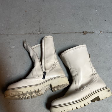 Beige soft leather boots 