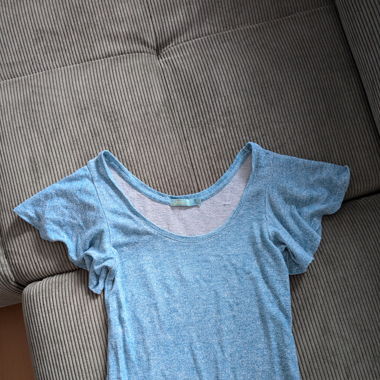 Hellblaues Shirt