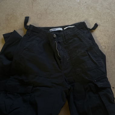 Pantaloni cargo neri Bershka