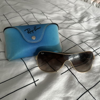 Lunettes de soleil Ray-Ban avec étui