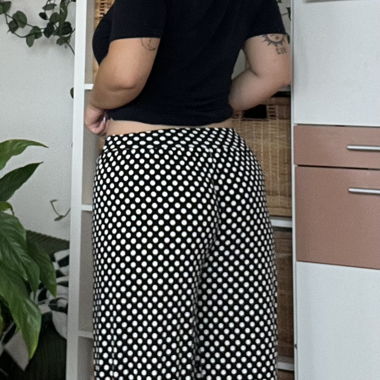 Gepunktete Stoffhose