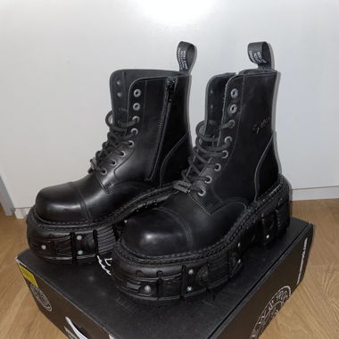 I sell new rock amphibians NEW NEVER USED