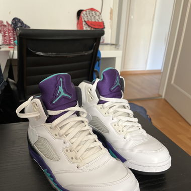 Jordan 5 “grapes”