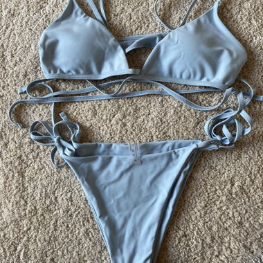 Bikini bleu clair