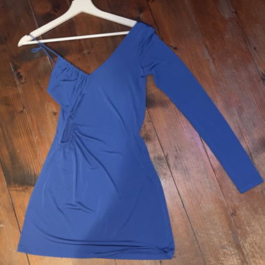 Blaues Langarm-Kleid