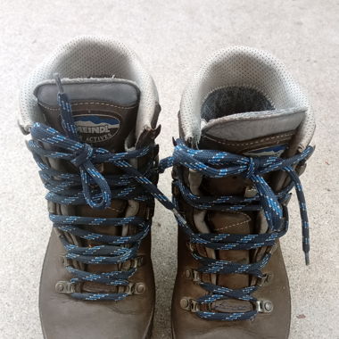 Bottes pour activités en plein air.