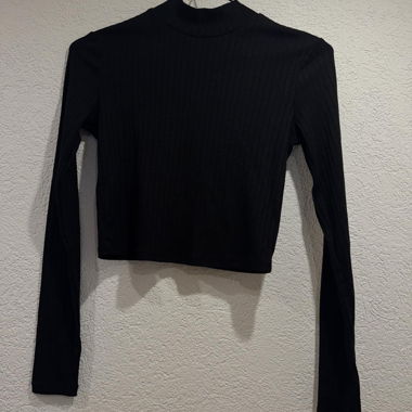 Crop-top noir manches longues