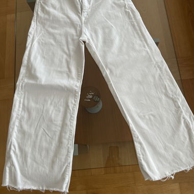 Jeans bianchi larghi con orli grezzi