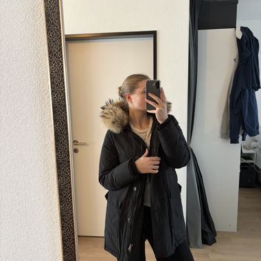 Cappotto invernale Woolrich nero con cappuccio e pelliccia taglia M