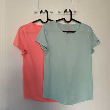 2 maillots de sport