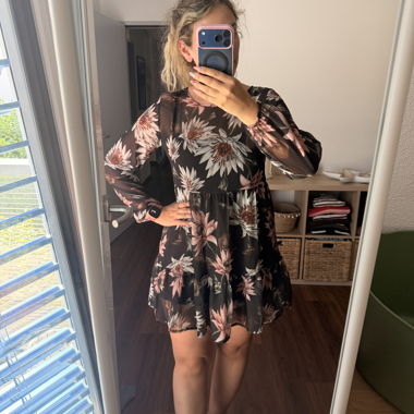 Blumiges Kleid von zebra