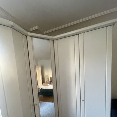 Eckschrank mit Beleuchtung 