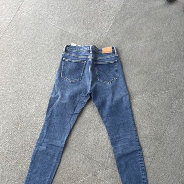 CALVIN KLEIN JEANS