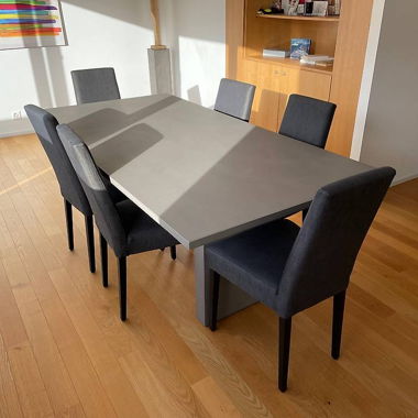 Table à manger en béton ciré