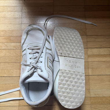 Tommy Hilfiger white sneakers