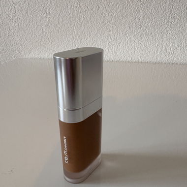 Fond de teint R.E.M Beauty 