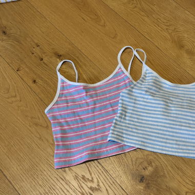 Bauchfreie Crops-Tops