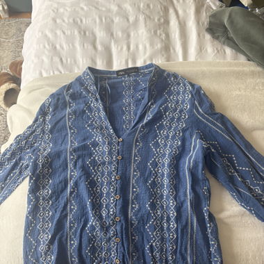 Camicia blu ricamata Zara