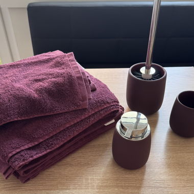 Burgundy bathroom set - individual purchase also possible