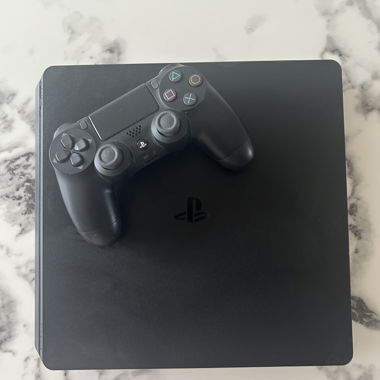 PlayStation 4 &Konsole