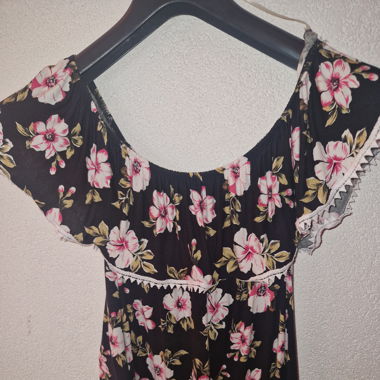 T-shirt spalle scoperte