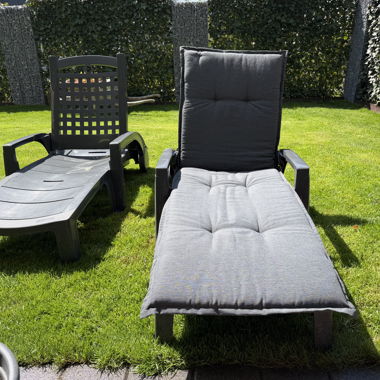 Chaise longue de jardin avec coussin
