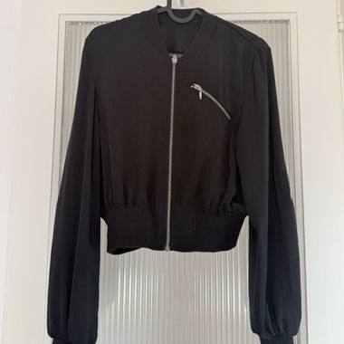 Schwarze kurze Jacke 32