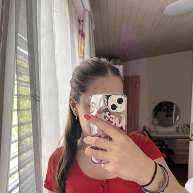 rotes crop top