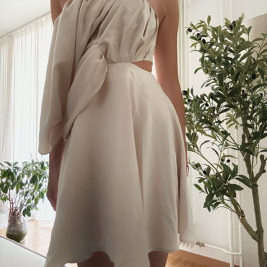 Robe d’été en satin sans bretelles beige - asos