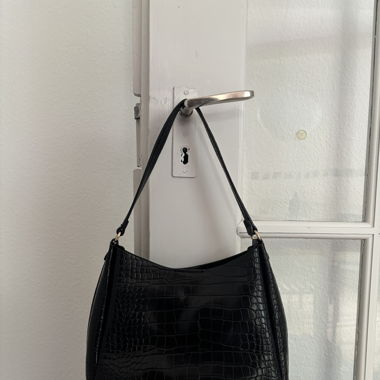 schwarze Handtasche 
