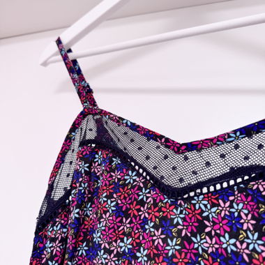 Top Cami Superdry floreale con dettaglio in rete