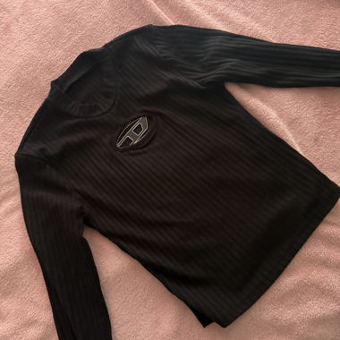 T-shirt nero a maniche lunghe con logo