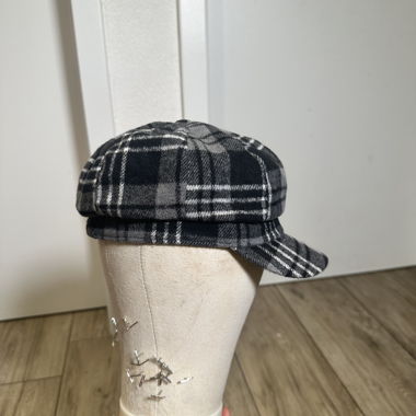 Casquette gavroche noire et blanche à carreaux