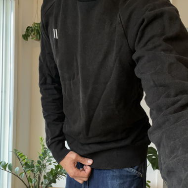 Schwarzes Sweatshirt