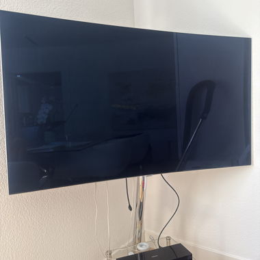 Samsung with stand base, soundbar and TV stand